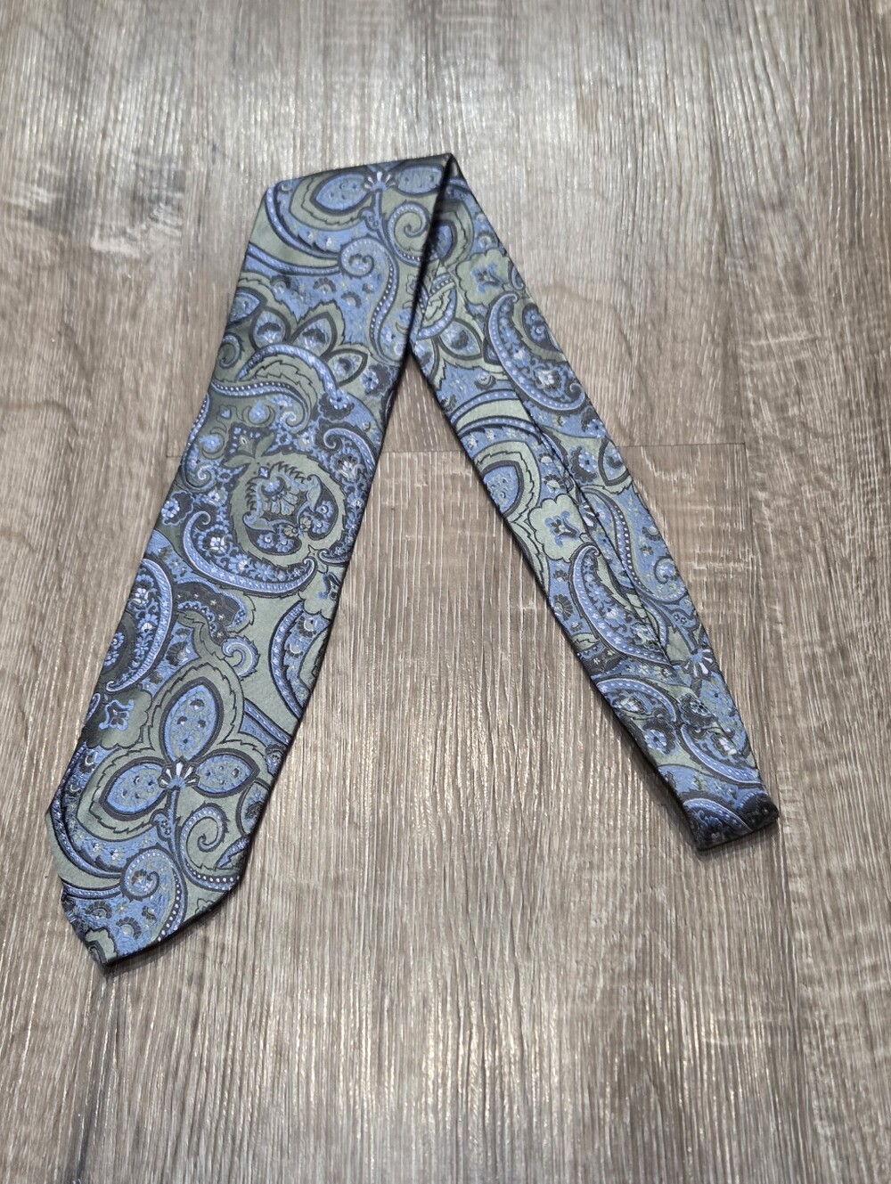 Dolce & Gabanna Pre-owned Men's Silk Necktie Made In Italy Green/Blue Paisley.